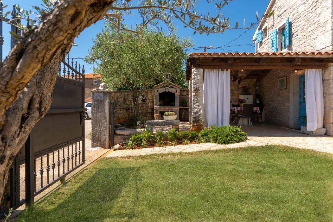 Villa Janko Sveti Lovreč Pazenatički Exteriör bild