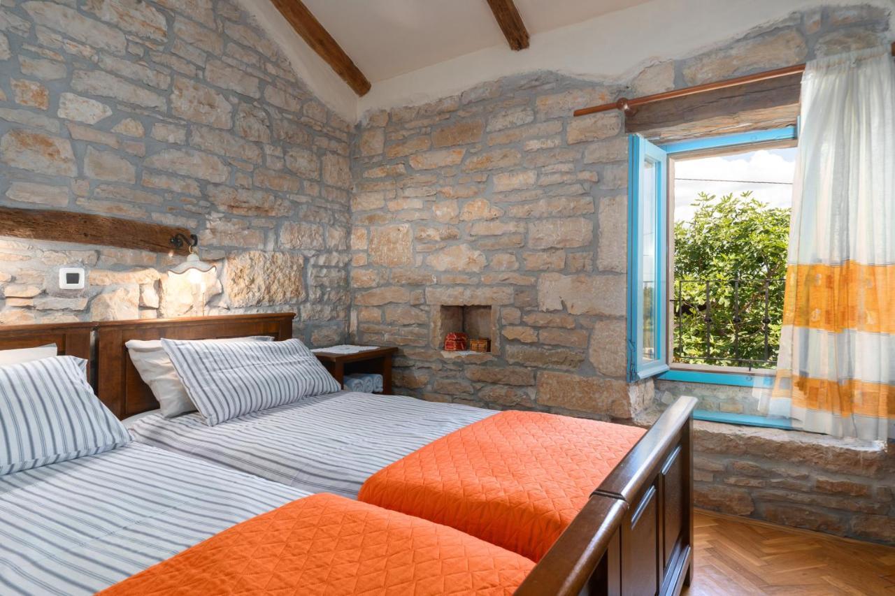 Villa Janko Sveti Lovreč Pazenatički Exteriör bild