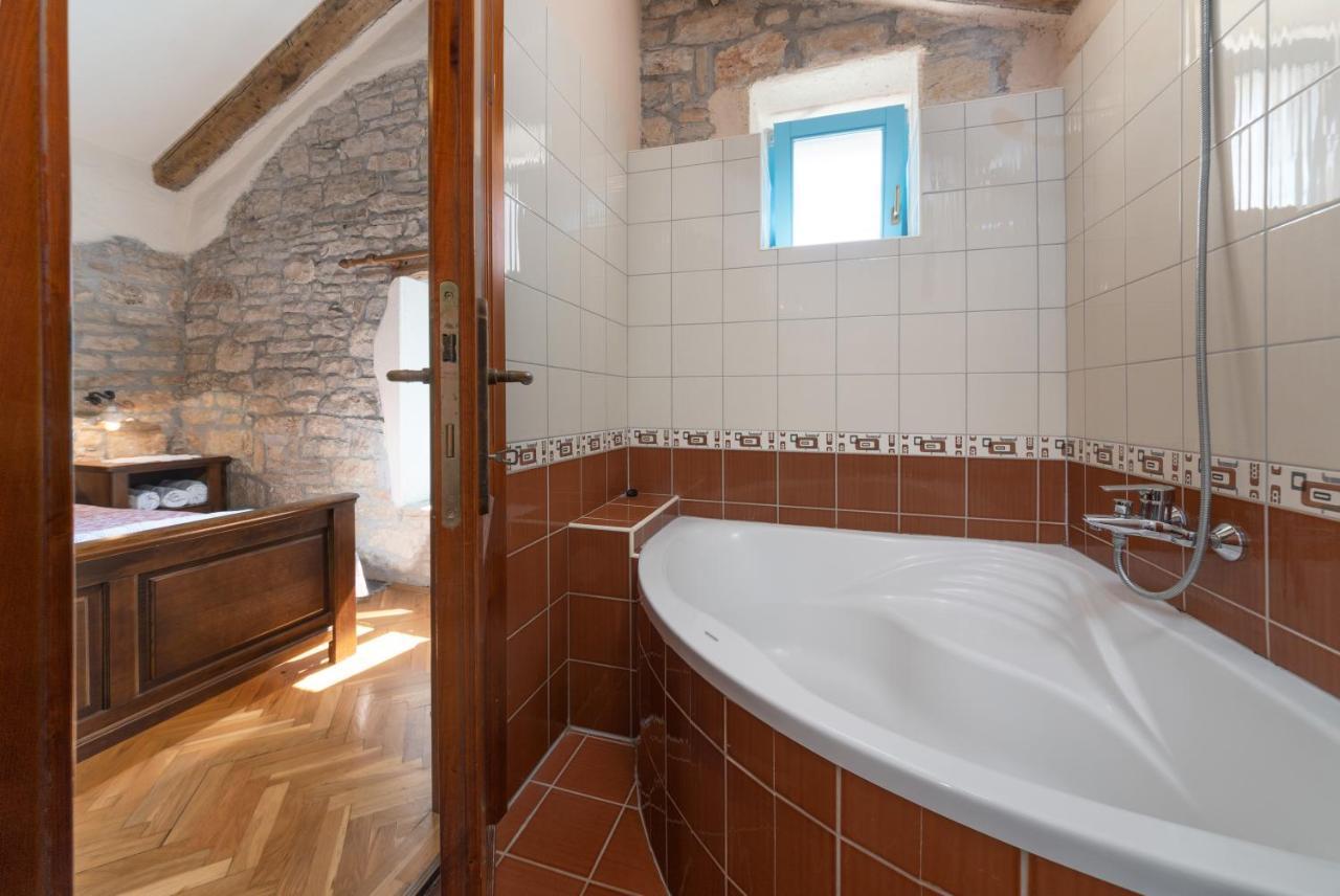 Villa Janko Sveti Lovreč Pazenatički Exteriör bild