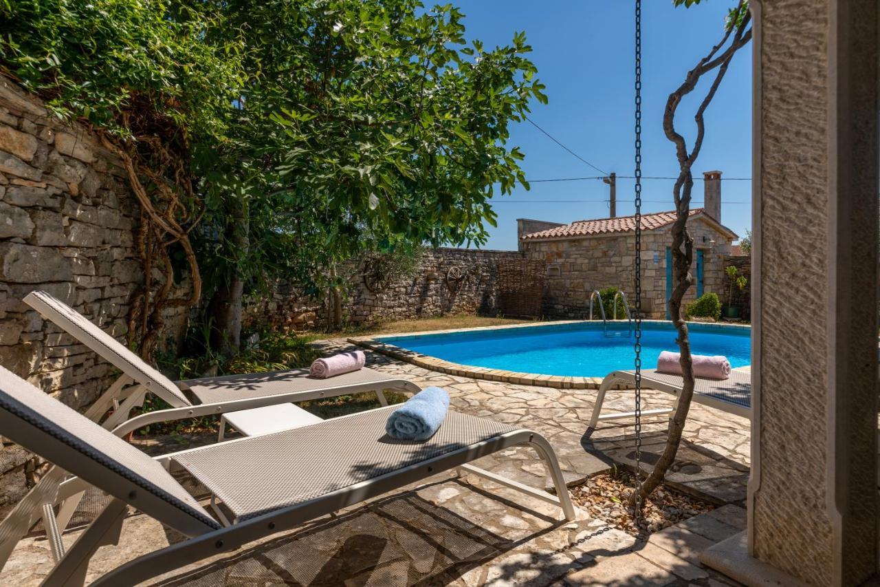 Villa Janko Sveti Lovreč Pazenatički Exteriör bild