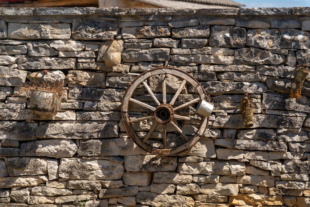 Villa Janko Sveti Lovreč Pazenatički Exteriör bild