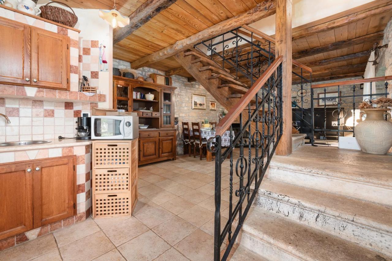 Villa Janko Sveti Lovreč Pazenatički Exteriör bild