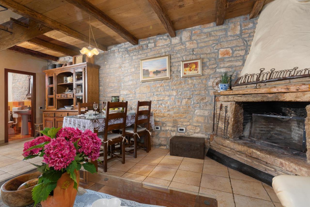 Villa Janko Sveti Lovreč Pazenatički Exteriör bild