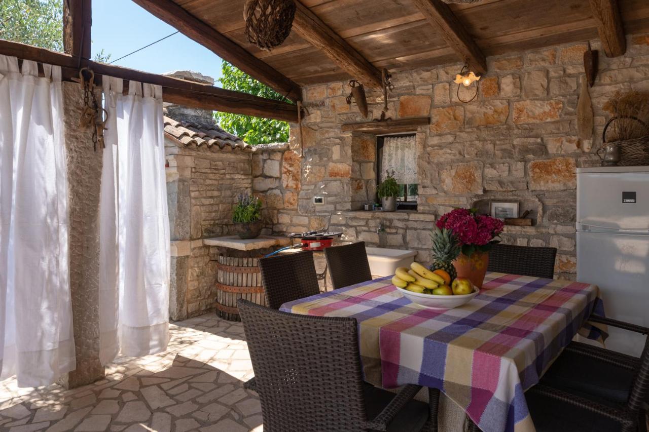 Villa Janko Sveti Lovreč Pazenatički Exteriör bild