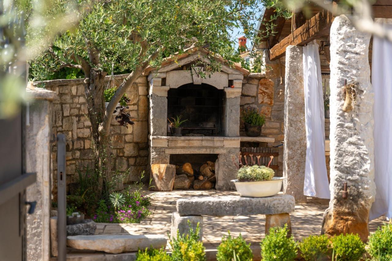 Villa Janko Sveti Lovreč Pazenatički Exteriör bild