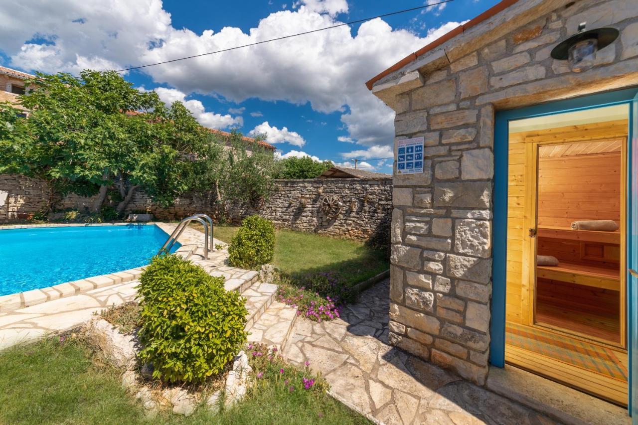 Villa Janko Sveti Lovreč Pazenatički Exteriör bild