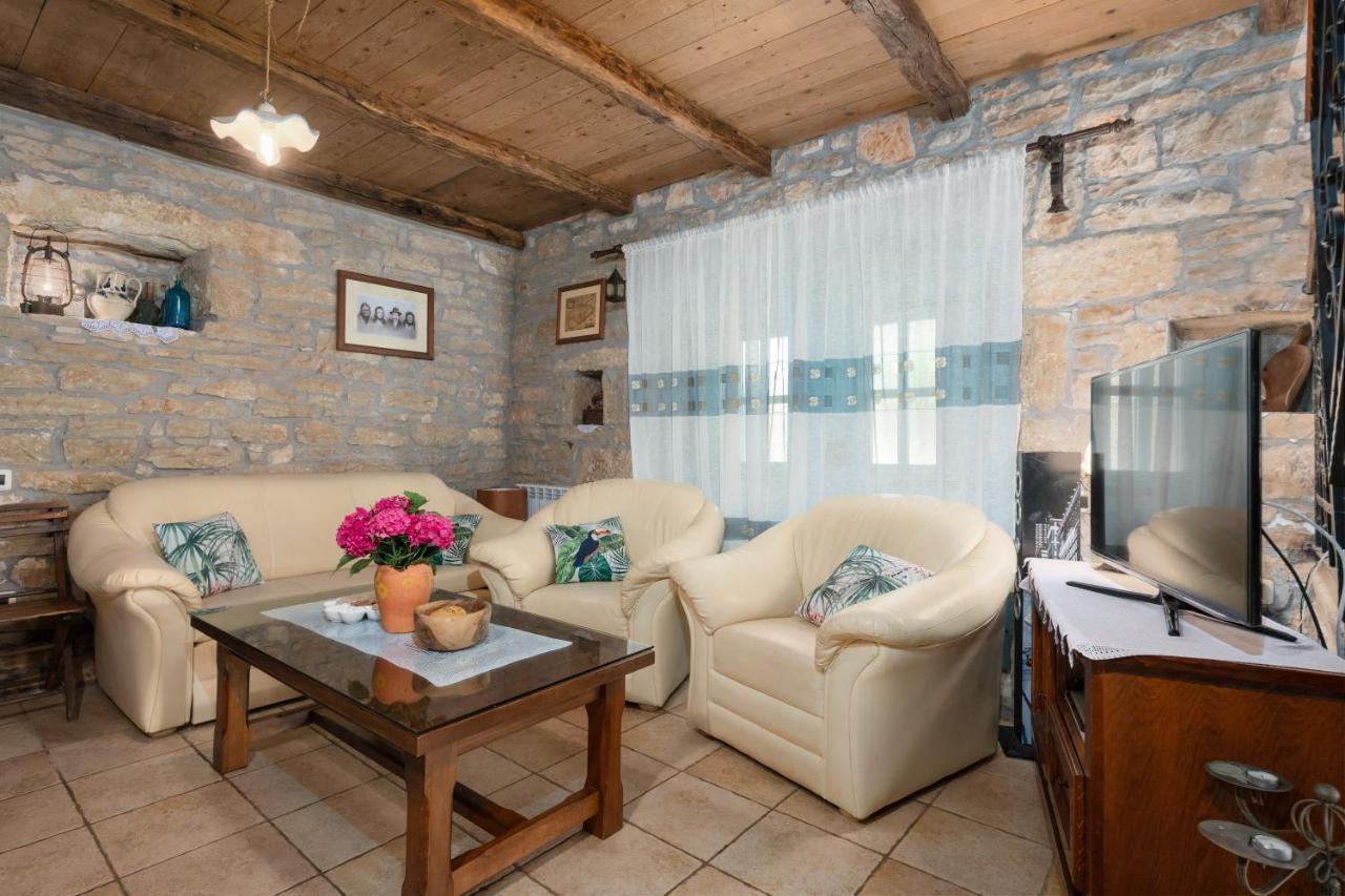 Villa Janko Sveti Lovreč Pazenatički Exteriör bild