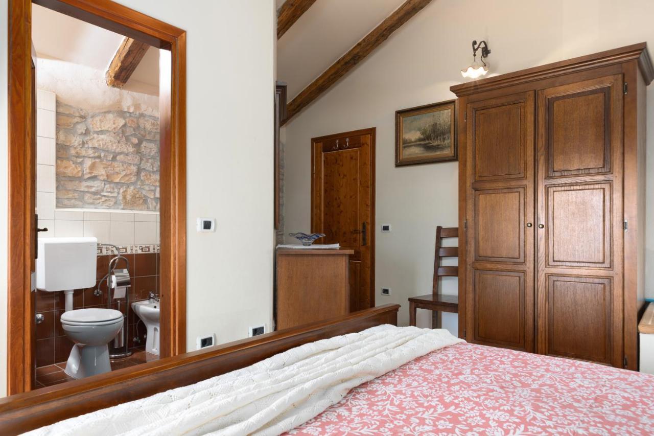 Villa Janko Sveti Lovreč Pazenatički Exteriör bild