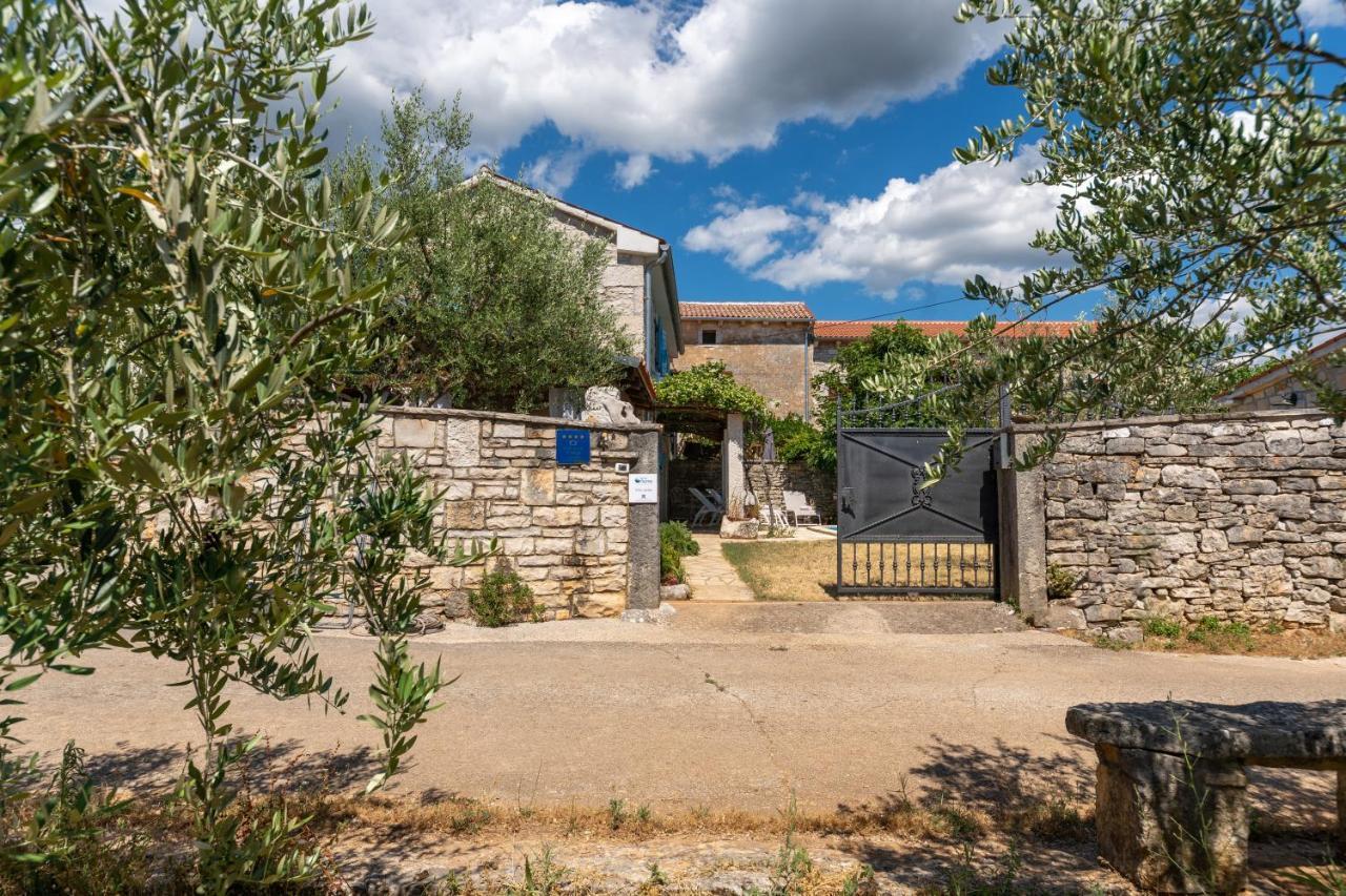 Villa Janko Sveti Lovreč Pazenatički Exteriör bild