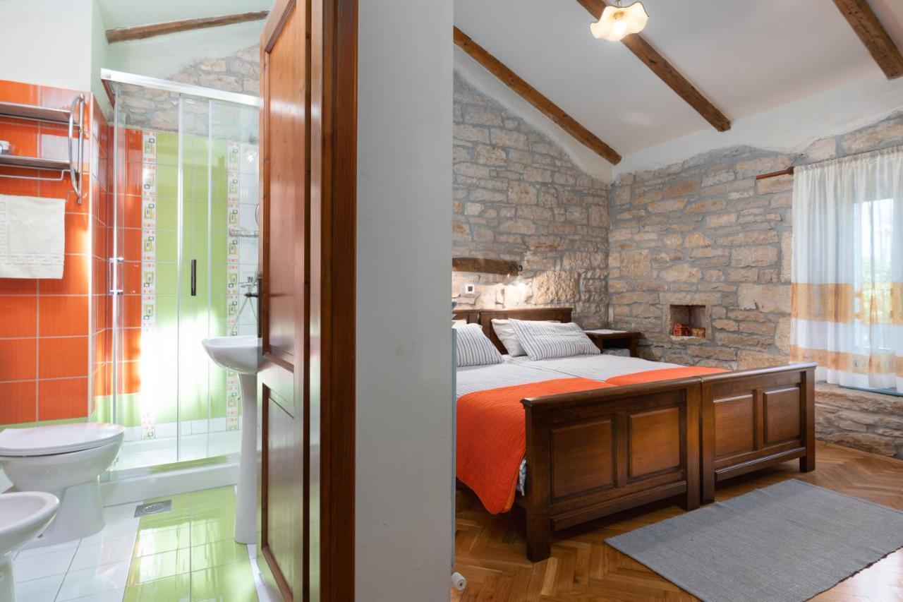 Villa Janko Sveti Lovreč Pazenatički Exteriör bild