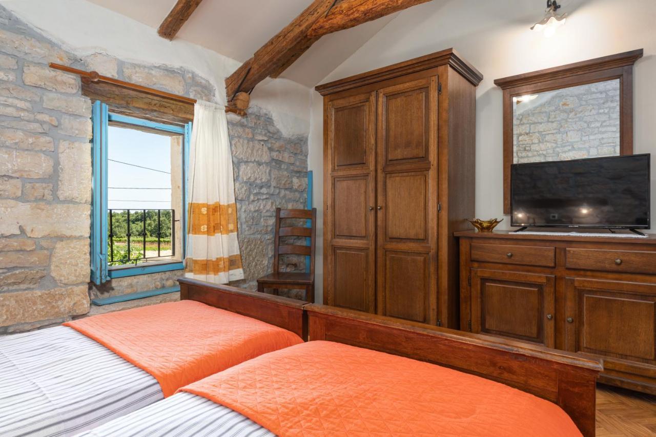 Villa Janko Sveti Lovreč Pazenatički Exteriör bild